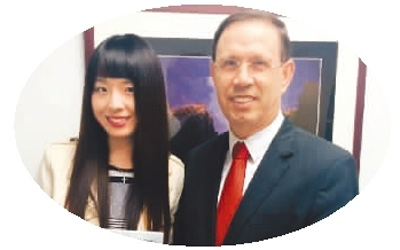 圖為李瑩瑩(左)和卡洛斯·韋澤