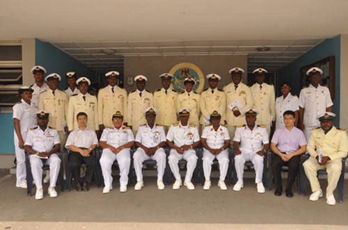 教師及首批海軍學(xué)員合影留念