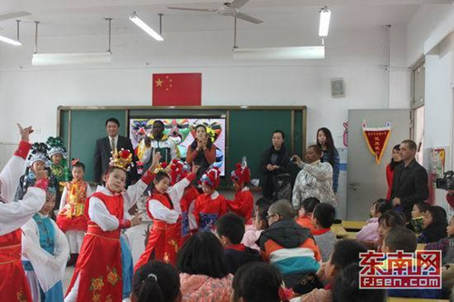 南非校長學習中國戲曲