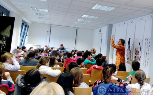 孩子們聽得津津有味