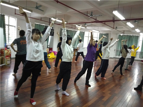 營員們的舞蹈身姿