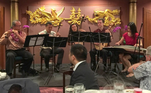 夏大音樂系民樂隊(duì)表演江南傳統(tǒng)曲目。(美國《世界日?qǐng)?bào)》/陳艷群