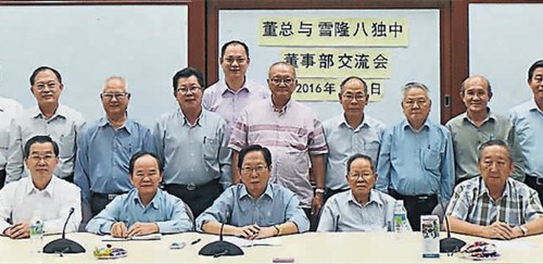 劉利民(中)與出席交流會(huì)眾嘉賓。