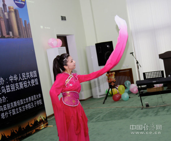 舞蹈表演。中國(guó)經(jīng)濟(jì)網(wǎng)記者李遙遠(yuǎn)攝