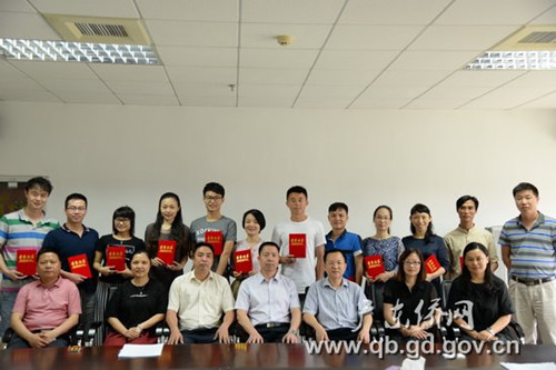 與出訪教師合影