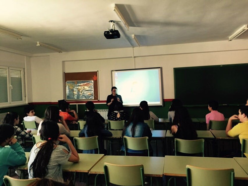 萊昂大學(xué)孔子學(xué)院走進錫斯鐵納中學(xué)