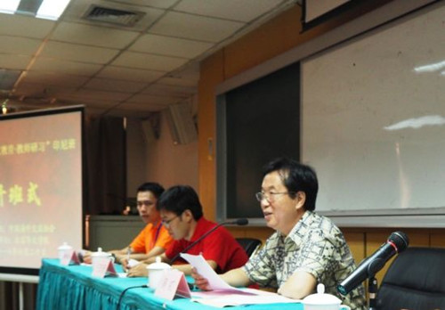 北京華文學(xué)院周虹院長(zhǎng)致歡迎辭