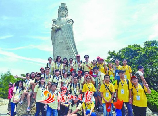 圖為營(yíng)員們?cè)趮屪媸裣袂傲粲啊?/