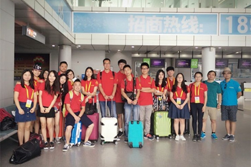 “2016年優(yōu)秀學(xué)生訪港交流團(tuán)”團(tuán)員合影