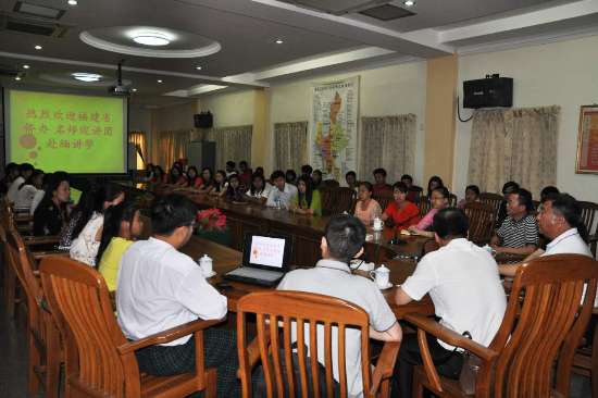 2016年“華文教育·名師巡講團(tuán)”在曼德勒福慶學(xué)校成功舉行