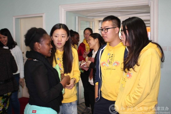 中肯學(xué)生交流