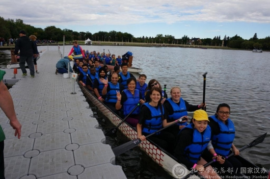 里賈納大學(xué)孔子學(xué)院龍舟隊(duì)