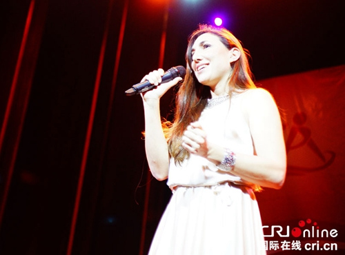 獲得一等獎和赴華留學獎學金的塞西莉亞演唱《我的歌聲里》