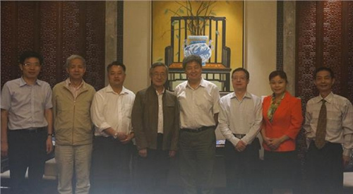 無(wú)錫市人大副主任曹錫榮會(huì)見(jiàn)澳大利亞新金山中文學(xué)校校長(zhǎng)孫浩良一行