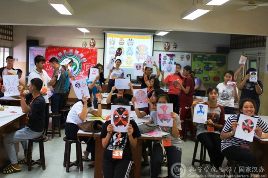 展示手繪的京劇臉譜