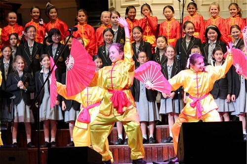 孩子們以達(dá)人秀的形式展示中文和中國文化的亮點(diǎn)(攝影