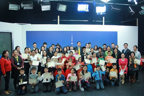 嘉賓及獲獎學生合影