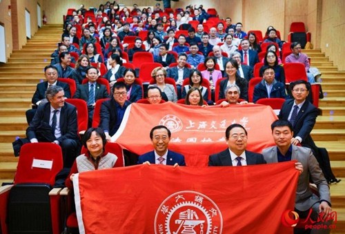 中國(guó)僑網(wǎng)出席論壇的中法人士合影