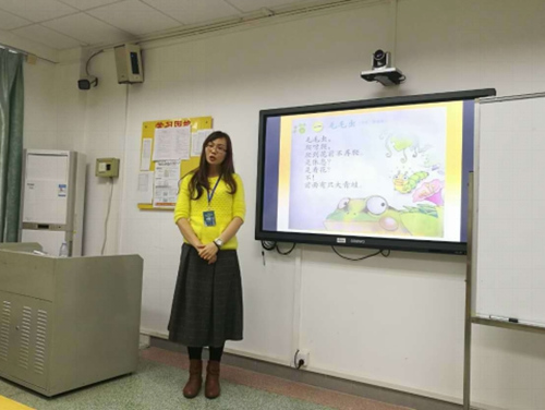 中國僑網(wǎng)羅微蘭老師正在講課