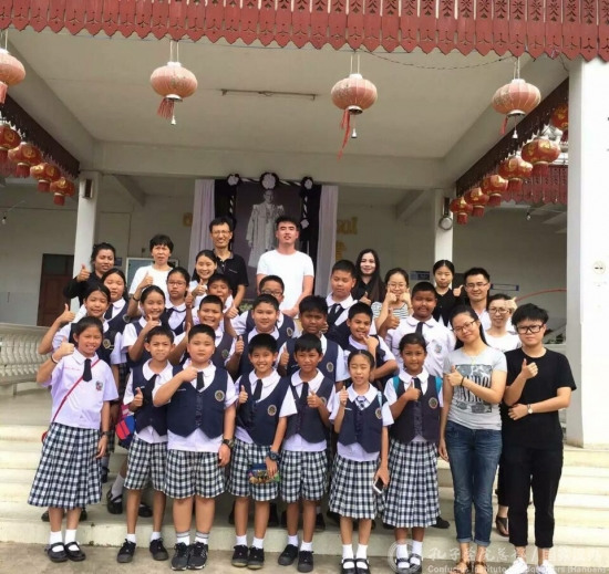 中國僑網(wǎng)合影