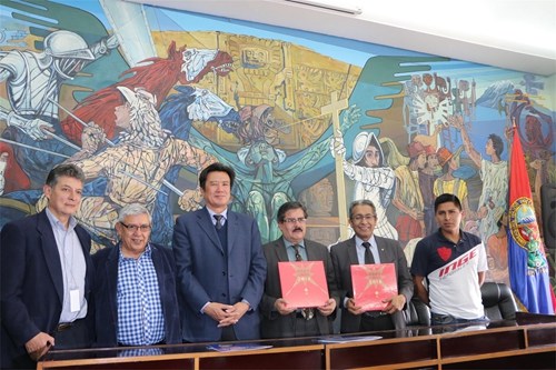 中國僑網(wǎng)合影