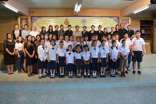 中國僑網(wǎng)參賽選手合影