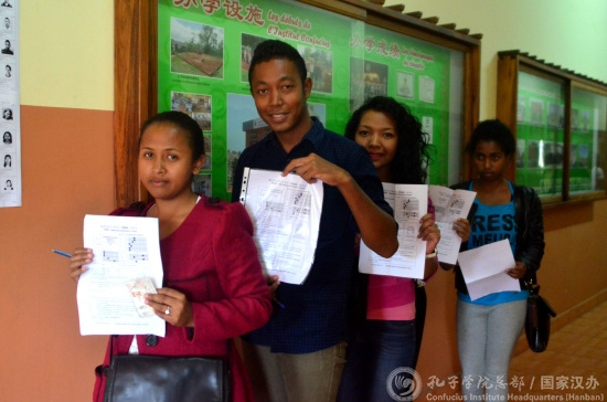 中國(guó)僑網(wǎng)考生候場(chǎng)