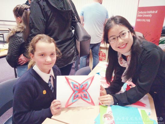 中國(guó)僑網(wǎng)學(xué)生的剪紙作品