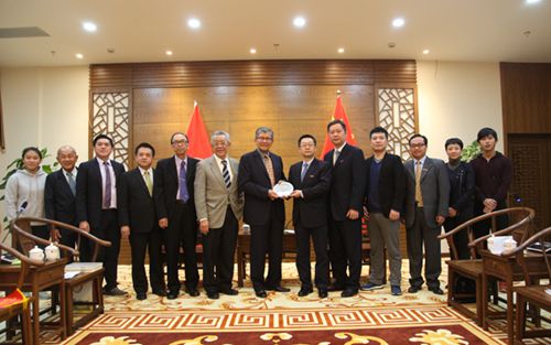 中國僑網(wǎng)合影