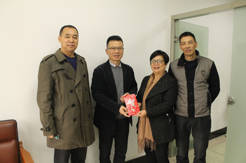 中國僑網(wǎng)合影