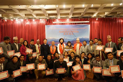 中國僑網(wǎng)合影