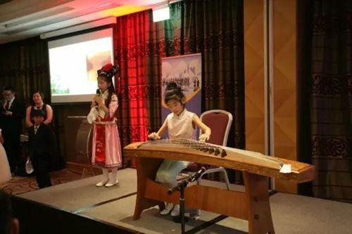 中國僑網(wǎng)古箏與詩朗誦表演