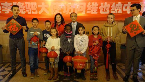 中國僑網(wǎng)合影