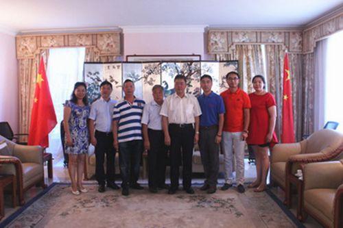 中國僑網(wǎng)合影