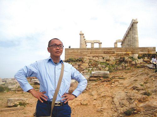 中國(guó)僑網(wǎng)雅典商務(wù)孔子學(xué)院漢語教師黃豪(希臘《中希時(shí)報(bào)》)