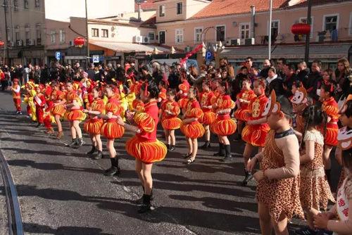 中國僑網(wǎng)學(xué)生表演