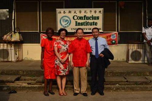 中國僑網(wǎng)合影