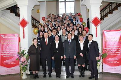 中國僑網(wǎng)合影