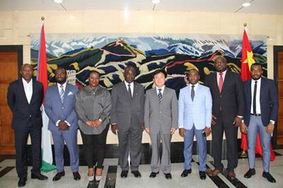 中國(guó)僑網(wǎng)合影