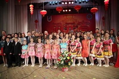 中國僑網(wǎng)合影