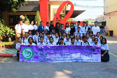 中國(guó)僑網(wǎng)部分考生合影