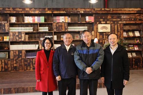 中國僑網(wǎng)合影