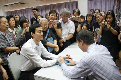 中國僑網(wǎng)“望聞問切”中的診脈