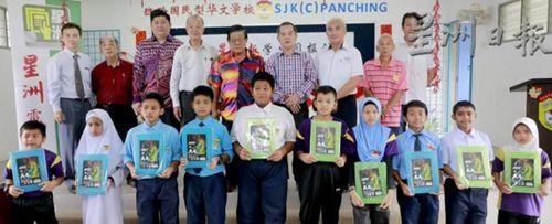 中國(guó)僑網(wǎng)合影 (馬來(lái)西亞《星洲日?qǐng)?bào)》)