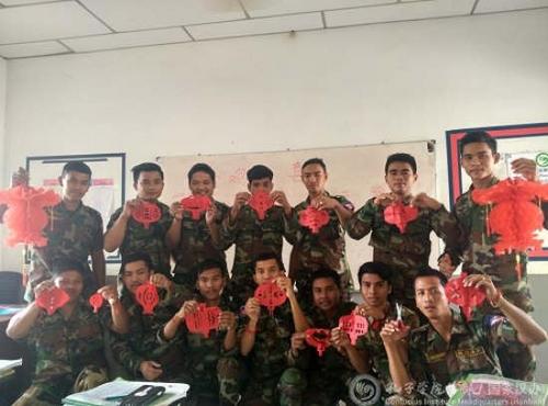 中國僑網(wǎng)展示剪紙作品