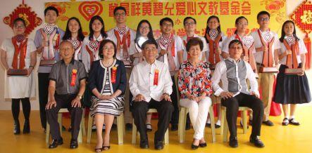 中國僑網(wǎng)合影