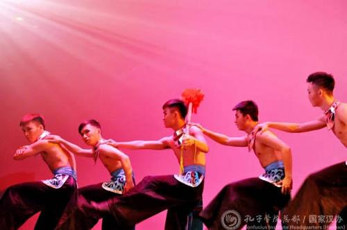 中國(guó)僑網(wǎng)舞蹈《聆樹(shù)岜沙》