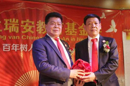 中國(guó)僑網(wǎng)合影