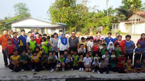 中國僑網(wǎng)合影 (馬來西亞《星洲日報》)