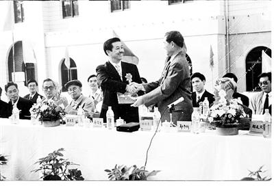 中國(guó)僑網(wǎng)廈門大學(xué)蔡清潔樓落成典禮